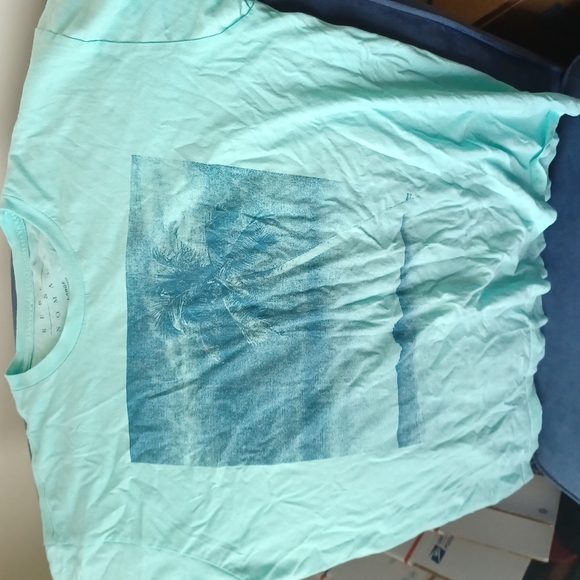mint green tee shirt - Picture 1 of 3